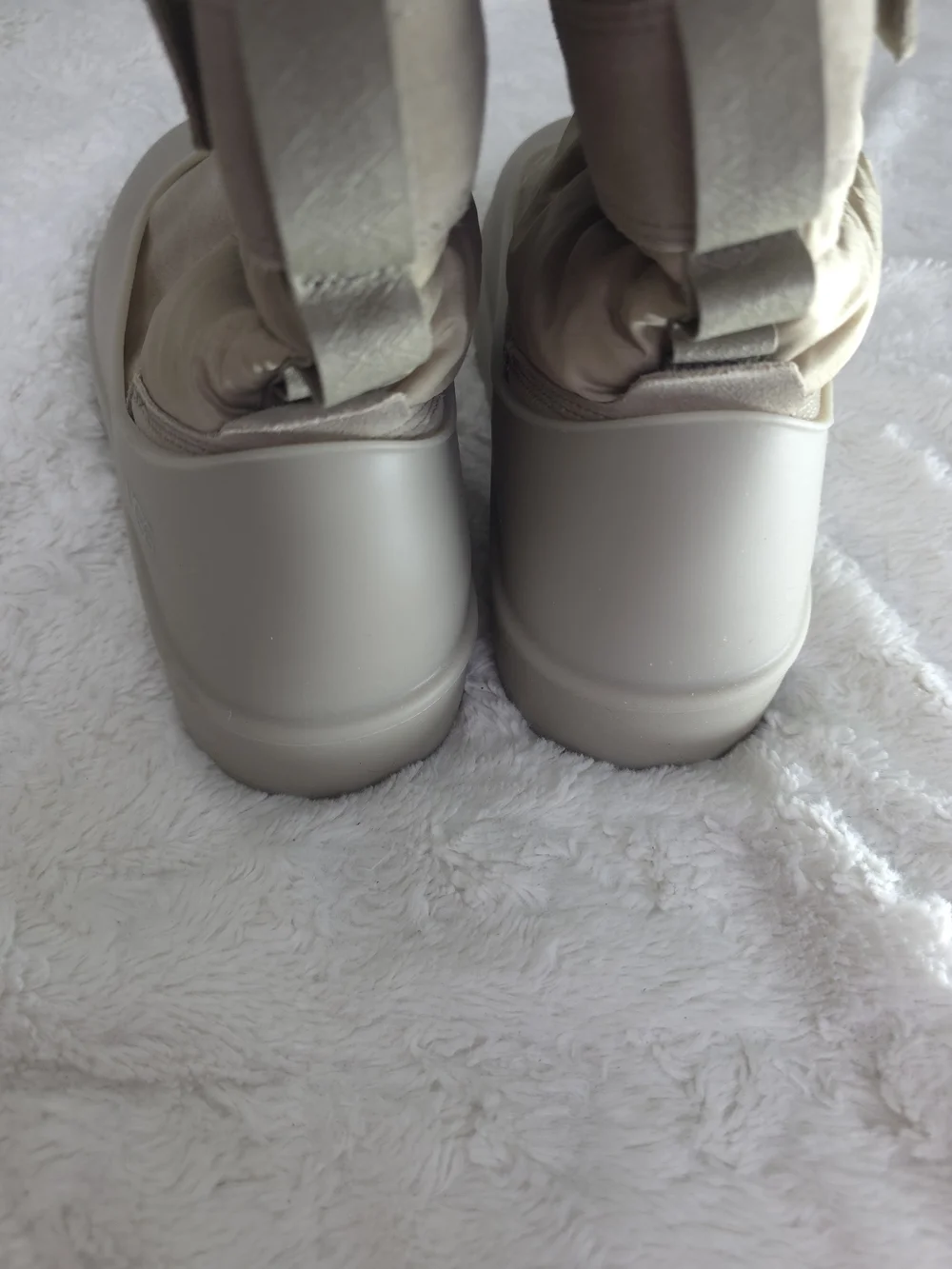 NWT Men's Puffer Winter Boots in Taupe
